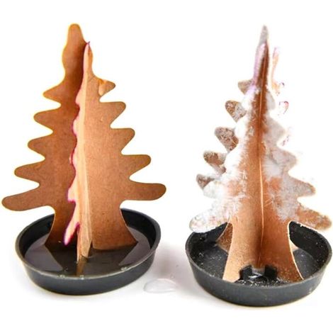 Árbol de Navidad hecho de papel, una sustancia mágica. (1/5)