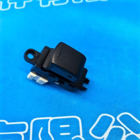 25411-1FA0A is suitable for the right front and rear door window switches of Nissan March Sunny N17. (1/4)