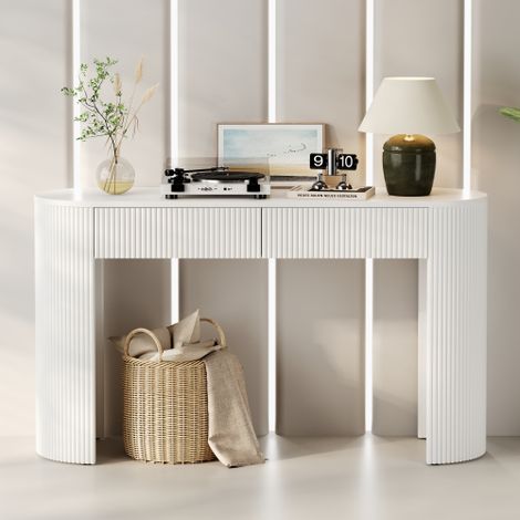 Console moderne avec tiroirs, structure dorée, pieds réglables et poignées élégantes.