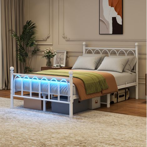 Cama vintage 120x200 cm de metal y MDF blanco con cabecero y piecero altos, LED, USB y enchufe (1/5)