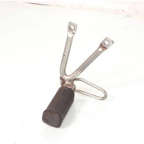 [PRODUIT D'OCCASION] Platine repose pied passager gauche origine pour moto Suzuki 50 (1/2)