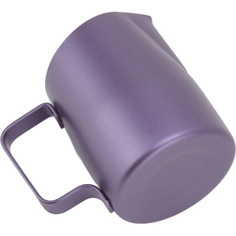 Funkelnd violette Milchkanne aus Edelstahl mit strukturiertem, abgewinkeltem Ausguss, 450-ml-Cappuccinokännchen (1/5)