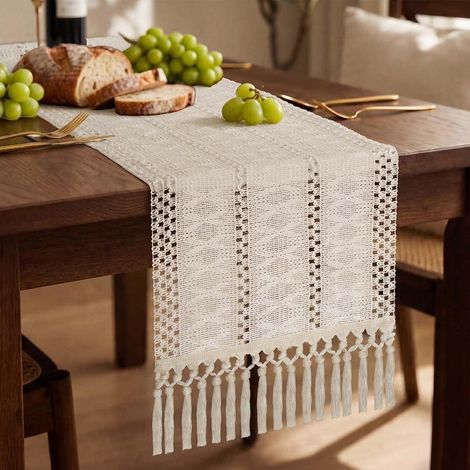 Chemin de table 30x180cm style bohème champêtre avec pompons, dentelle au crochet, blanc ivoire