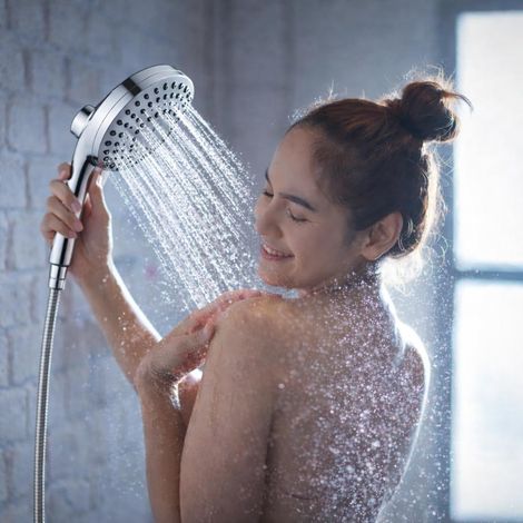 Grand pommeau de douche avec tuyau et support magnétique - Pommeau de douche à effet pluie avec filtre, 10 types de jet, haute pression, économie d'eau, anticalcaire et fonction massage, chromé (1/5)