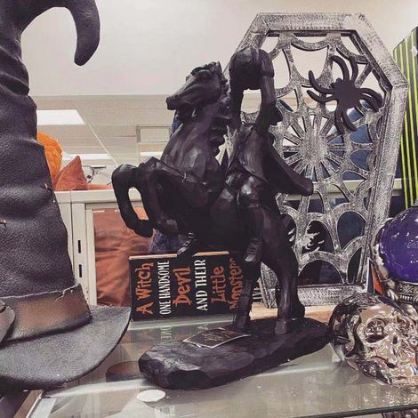 Statue Chevalier Sans Tête - Résine Noire - Décoration Halloween - Bureau Maison - 22 x 17 x 8 cm - Unité