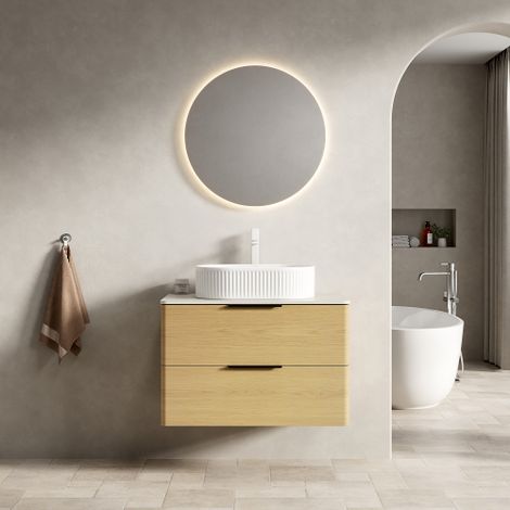 Meuble vasque suspendu 75 cm avec vasque ovale blanche et plan travertin fritté chêne clair