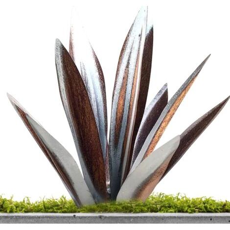 LaBlanc - Escultura rústica de tequila - Estatua decorativa para el hogar, figuras de jardín, adornos para césped, estacas de jardín, plantas de agave de metal para exteriores, 27 cm, plateada