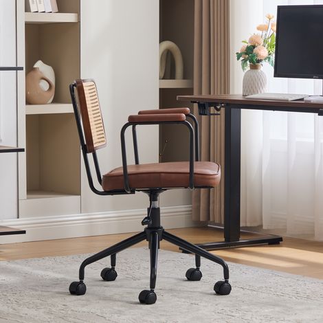 Chaise de bureau vintage en rotin avec accoudoirs - Chaise de bureau pivotante réglable avec assise en cuir PU et dossier en rotin synthétique pour bureau à domicile (marron) (1/4)