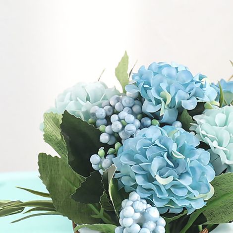 Bouquet de fleurs artificielles en pot, hortensias avec vase, bleu, pour décoration de table. (1/4)