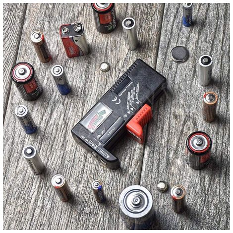 Testeur de piles universel – Compatible AA, AAA, C, D, 9V – Indicateur numérique clair – Fonctionne sans alimentation externe – Shop-Story (1/5)