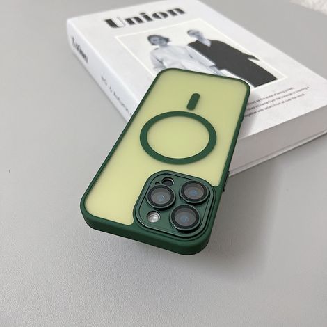 (iPhone 12, vert foncé) Une coque de protection semi-transparente antichoc pour iPhone, compatible avec la recharge sans fil MagSafe.