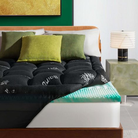 NicePlus Topper 2-en-1, 140x200x7 cm, mousse mémoire 5 zones + pilotis bamboo, élastiques aux coins compatible toutes matelas, H2/H3, Noir (1/5)