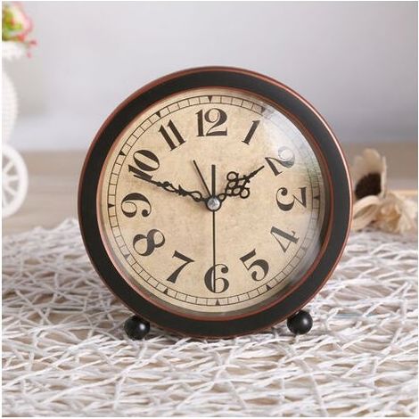 Réveil Vintage, Horloge de Bureau en Métal Rétro Silencieuse avec Cadran de 13.5cm, Haute Précision, Facile à Lire pour Table de Chevet, Salon ou Bureau (1/4)