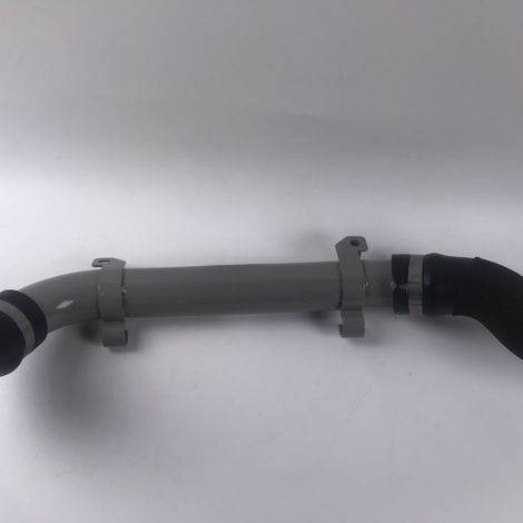 95B121109E is suitable for Porsche Macan radiator lower water pipe and coolant hose. (1/4)