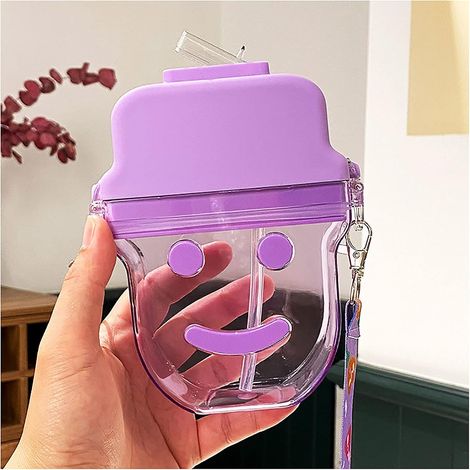 Gobelet en plastique violet avec paille et motif smiley, idéal pour les étudiants et les activités de plein air. (1/3)
