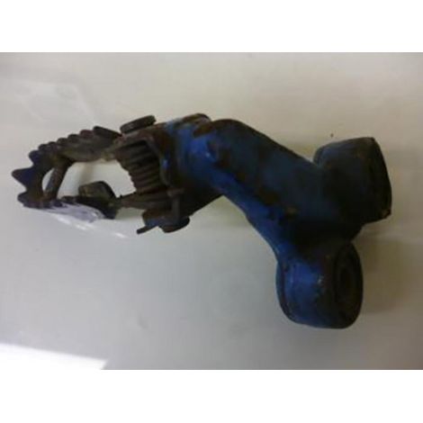 [PRODUIT D'OCCASION] Platine de repose pied pilote gauche origine pour moto Suzuki 600 (1/2)