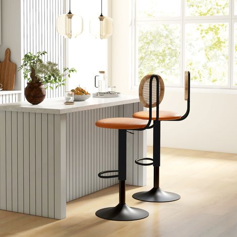 Set aus 2 Barhockern, höhenverstellbare Barstühle mit Rückenlehne und Fußstütze aus Rattan, braun
