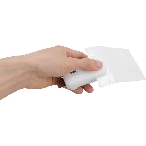 Mini machine de scellage portable 2 en 1 pour sachets d'emballage alimentaire et de snacks. Piles non incluses. (1/5)