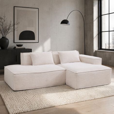 Divano angolare 235 x 129 x 70 cm in poliestere beige per piccolo salotto, 2 cuscini CHICFURN (1/5)