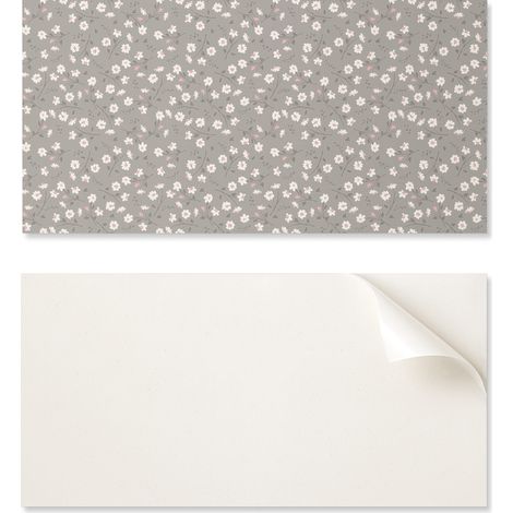 Vinilo autoadhesivo con estampado floral de 100x50 cm en el fondo.