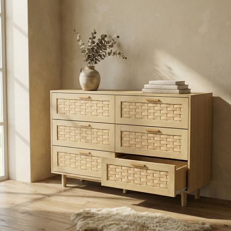 Cassettiera in legno effetto rattan intrecciato, mobile contenitore con 6 cassetti, 115x40x80 cm, sistema anti-ribaltamento, stile naturale moderno, rovere chiaro