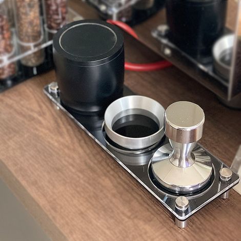 noirAccessoire de cuisine pour machine à café : support de rangement en acrylique pour ustensiles de café avec base, marteau à poudre et pilon. (1/3)