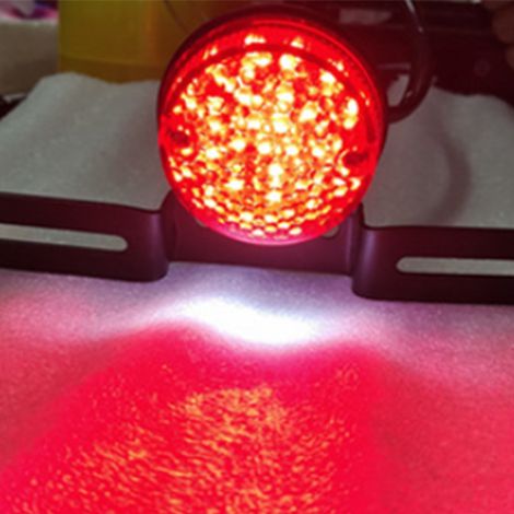 Feu arrière moto avec porte-plaque d'immatriculation, étanche, ultra lumineux, universel pour customisation de motocyclette (1/5)