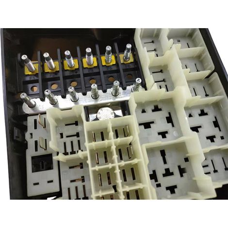 Applicable à la boîte à fusibles AV6T14A067AC des Ford Focus 1.6 de 12 ans (1/2)