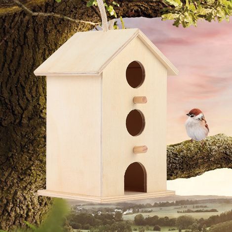 On trouve en grande quantité des nids en bois pour oiseaux, des nichoirs et des nids pour perruches. Des nichoirs suspendus sont également disponibles. (1/5)