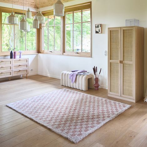 Tapis intérieur shaggy poils longs damier vieux rose et crème  80 x 150 cm