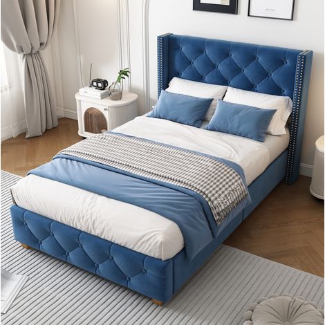 MODFU – Cama infantil 90x200 cm de terciopelo con cabecero y piecero acolchados, clavos decorativos, somier de 12 lamas y patas de madera – Azul (1/5)
