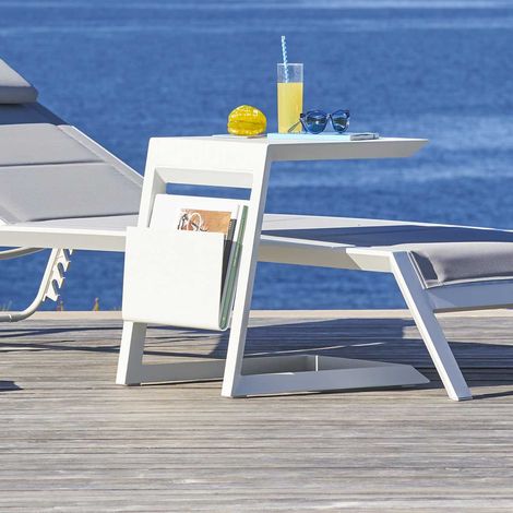 Table en aluminium avec porte-revues ALLURE (1/5)