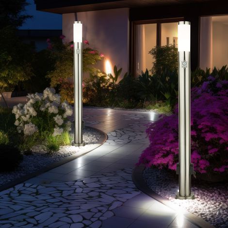 LED Wegeleuchte mit Bewegungsmelder Außenstehleuchte Edelstahl Gartenlampe, 2 Außensteckdosen, 9W 500lm warmweiß, DxH 7,6 x 110 cm, 2er Set
