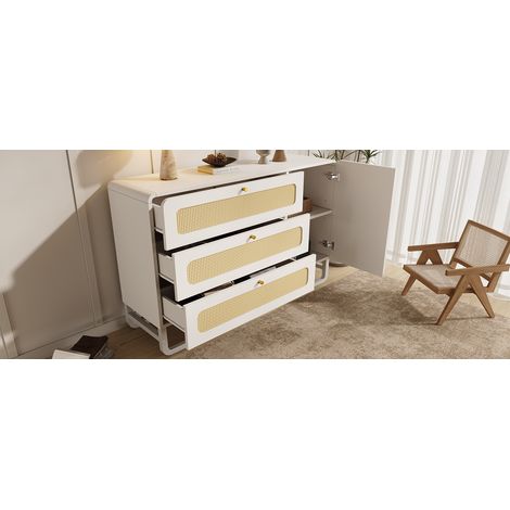Compartiment en bois de ratan, avec des poignées en or. Style de maison de campagne : couleur blanche. Comporte 3 tiroirs et 1 porte. Dimensions : 120x85x40 cm (longueur x largeur x hauteur). (1/5)