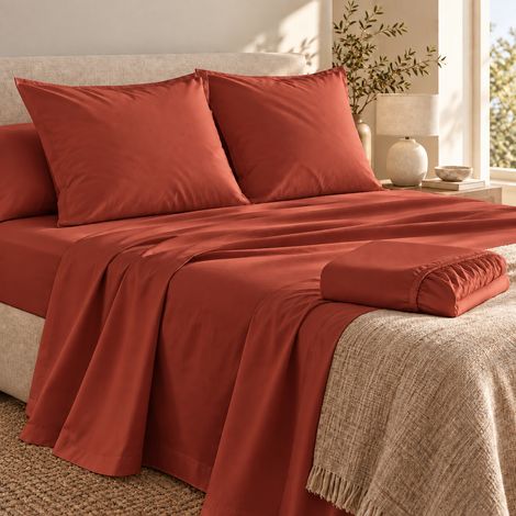 Ensemble literie 4 pièces – Drap plat 240 x 300 cm + drap housse 140x190 cm + 2 taies 63x63 cm – Percale 78 fils – Terracotta (1/5)