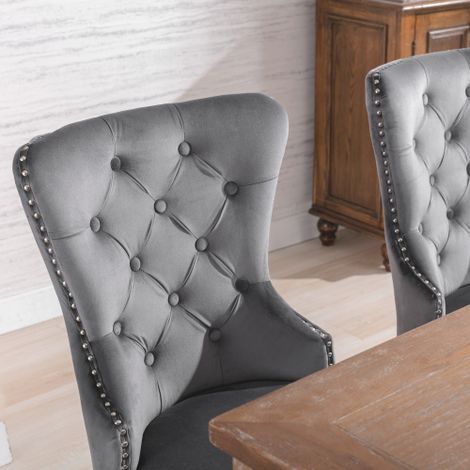 Chaises de salle à manger en velours — Lot de 4 — Dotées de pieds en chêne, d'un capitonnage à boutons, d'anneaux de dossier chromés et d'une finition cloutée — Idéales pour chambres, cuisines, salons (1/4)