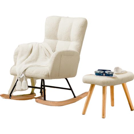 Mecedora de diseño ergonómico, tapizada en tela de peluche color beige con reposapiés. (1/2)