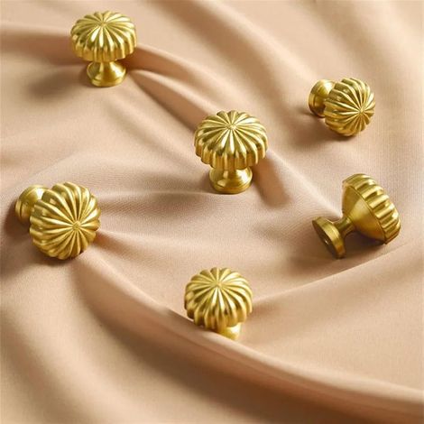 Set aus 6 runden Möbelgriffen aus goldfarbenem Messing, ideal für Schränke, Schubladen, Kleiderschränke, Kommoden und Türen. (1/5)