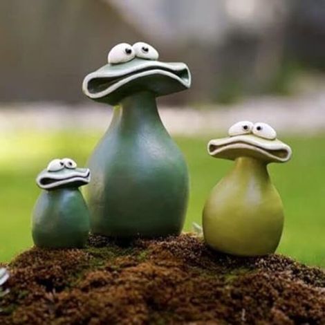 Dekorativer Frosch, Gartendekoration, Froschstatue aus Kunstharz für Balkon, Miniteich, Terrassendekoration, Set [Energieklasse A]