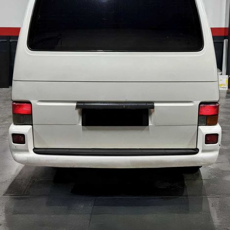 OMAC Ladekantenschutz für VW T4 Transporter 1990-03 Acryl glänzend schwarz (1/5)