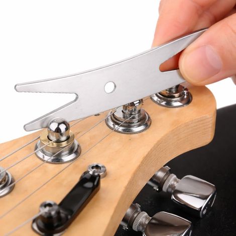 Llave metálica multifuncional diseñada para ajustar los potenciómetros de bajos eléctricos. Accesorio resistente y duradero para la reparación de instrumentos. (1/5)