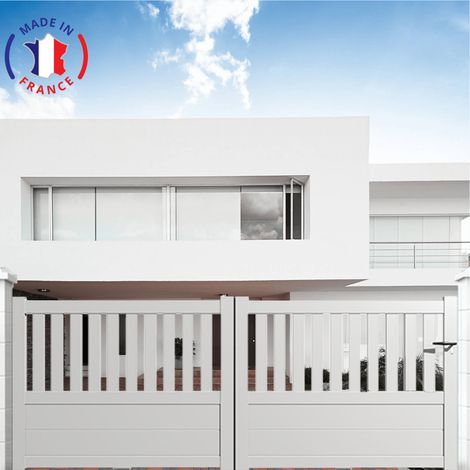 Portail aluminium coulissant semi-ajouré en kit dimensions L.3000 (entre piliers) X H.1300 mm Couleurs Blanc (RAL 9010)