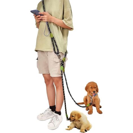 Cette laisse convient à deux chiens, vous laissant les mains libres pour courir, promener et les éduquer. Fabriquée en nylon très résistant, elle mesure 2,3 mètres de long et 1,2 centimètre de diamètr (1/5)