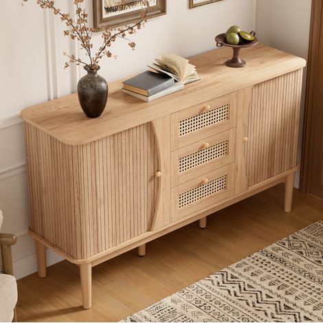 MODFU – Aparador 141x40x77 cm de MDF con 3 cajones de ratán, puertas correderas, estantes regulables y bordes redondeados para salón o recibidor – Natural (1/5)