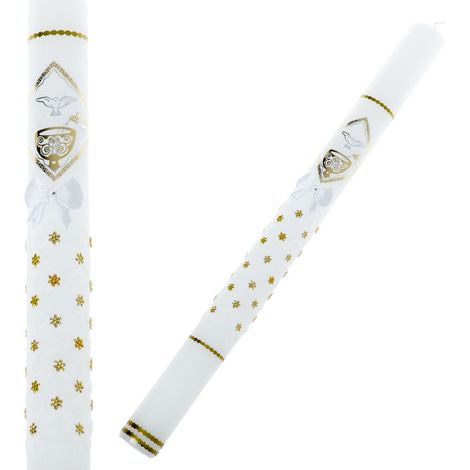 Candela battesimale bianca intagliata con fonte battesimale e decorazioni dorate.