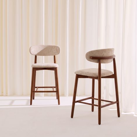 Lot de 2 tabourets de bar en bois d'hévéa noyer et tissu chenille - Paola Noyer / Taupe (1/5)