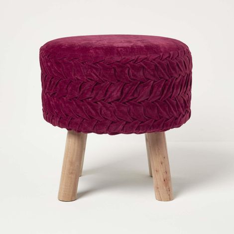 HOMESCAPES Plissee-Samthocker Lyla rund mit Holzbeinen – magenta, 40 cm hoch