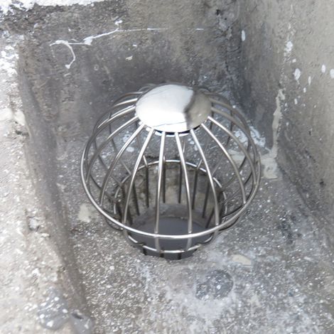 Caniveau de toit en acier inoxydable 304/110 avec grille anti-obstruction et trémie d'évacuation des eaux pluviales pour balcon
