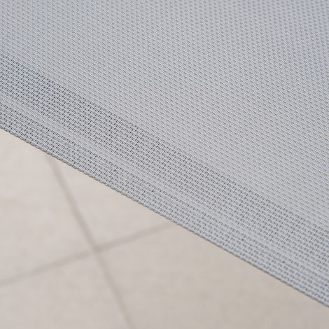 Lot de 4 chaises extérieures empilables, grises, avec accoudoirs métalliques et dossier en maille, rangement compact. (1/5)
