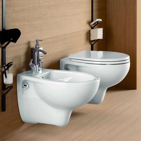 Sanitari sospesi Geberit in ceramica con copriwater incluso Colibrì (1/5)